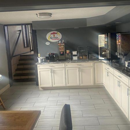 Super 8 By Wyndham Miles City Exterior foto