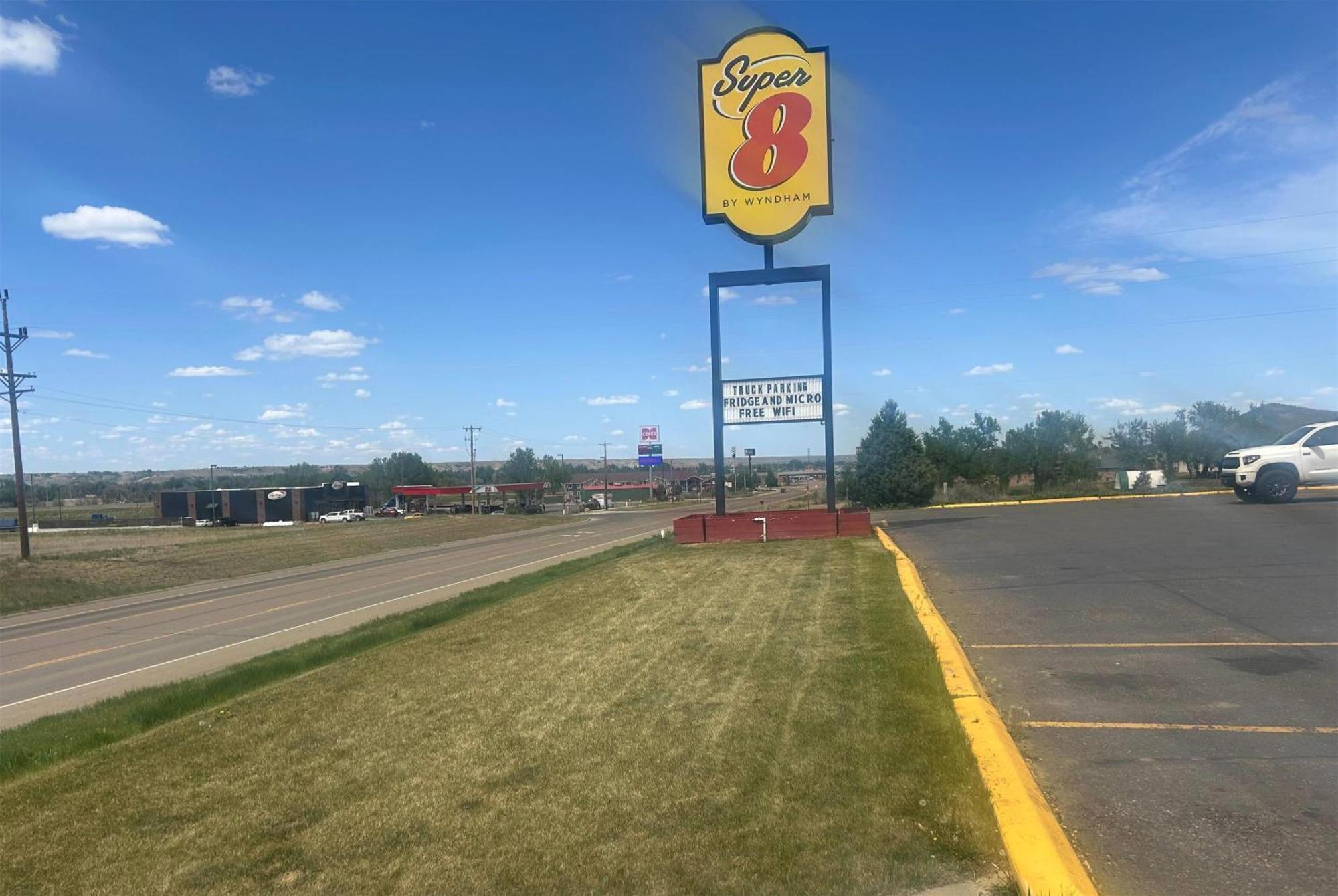 Super 8 By Wyndham Miles City Exterior foto